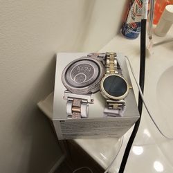 Micheal Kors Women Smart Watch Used Don't Need 