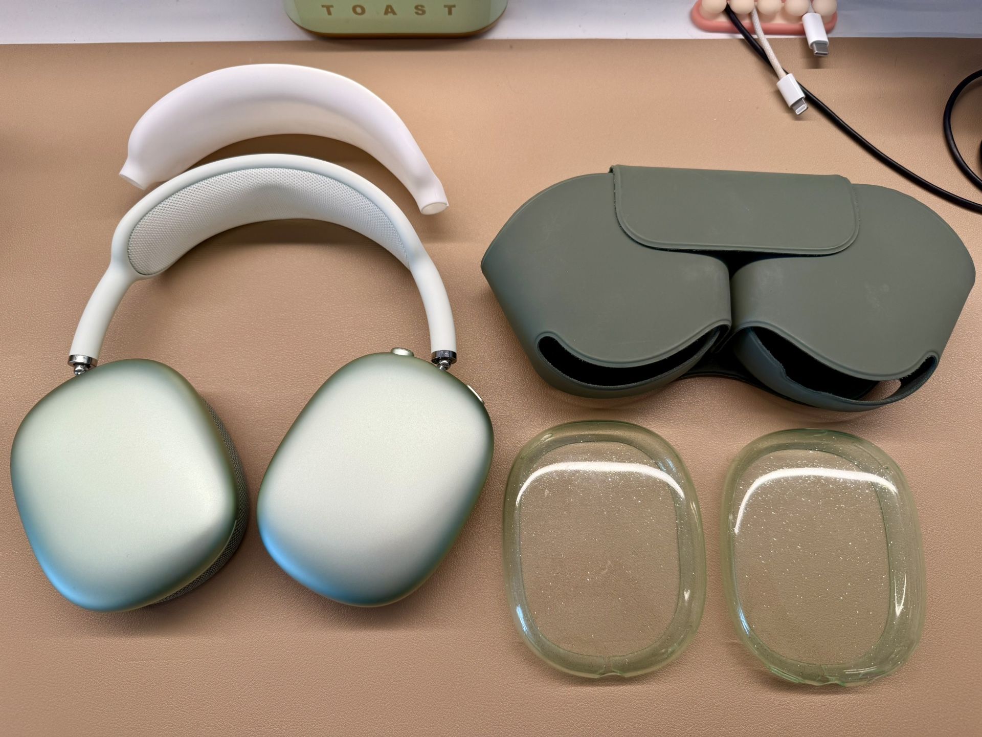 Apple AirPods Max (1st Gen, Lightning)