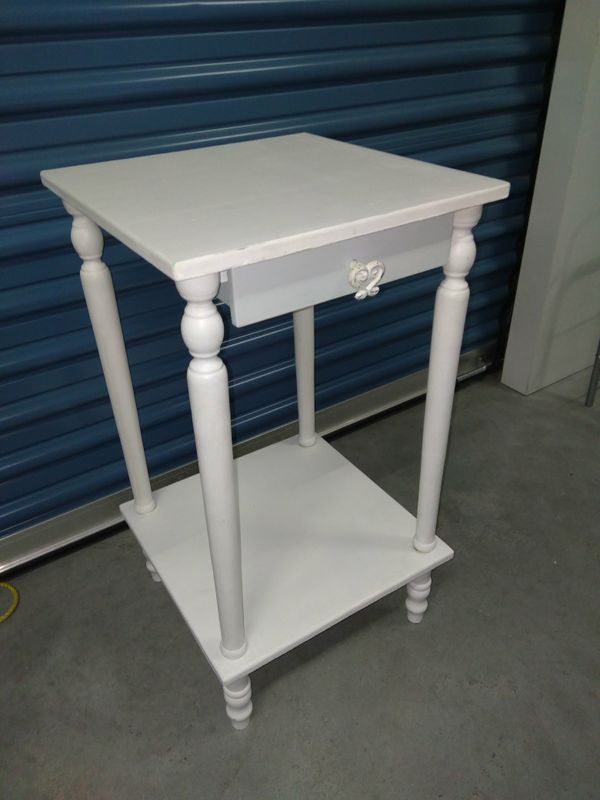 Adorable Small White End Table!!! for Sale in Portsmouth, VA OfferUp