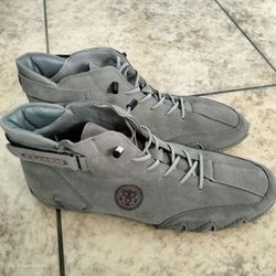 Size 10 Clohoo Gray High-Top Lace-Up Boots