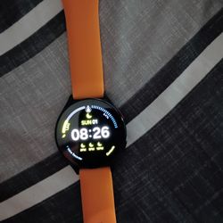 Samsung Galaxy Watch 5 with charger and 10 Xtra bands 