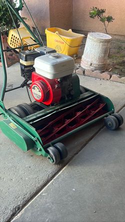 California Trimmer petrol-powered reel mower equipped with a Honda 4-stroke engine