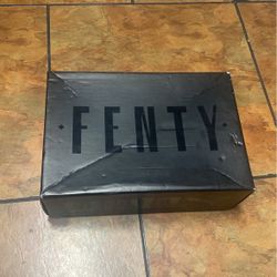 Women Shoes Pumas  (women Size 7.5-) 