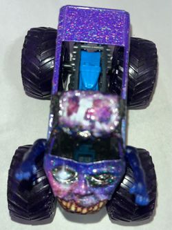 Monster Jam Zombie Gears And Galaxies Exclusive (Pre-Owned) Used 1:64 Scale VHTF