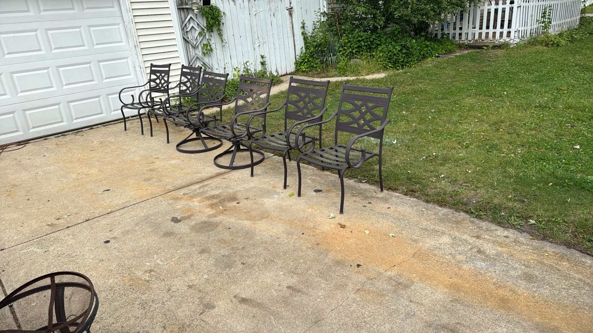 6 Outdoor Patio Chairs 