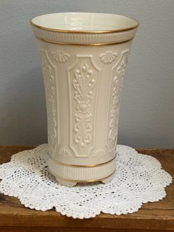 Beautiful tall Lenox Versailles Collection Vase.