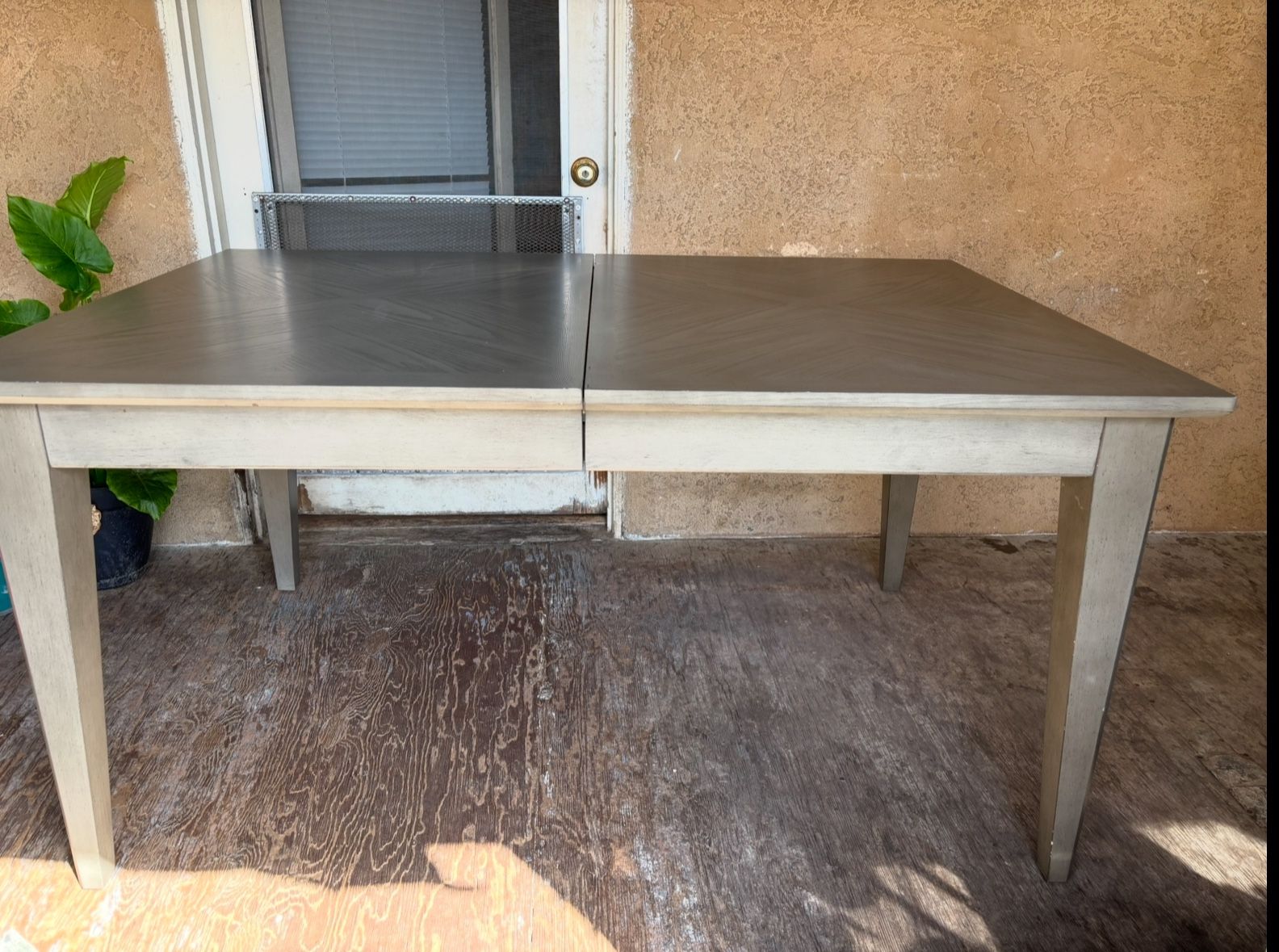 Table: Robust Table
