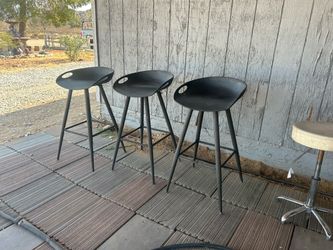 3 bar stools