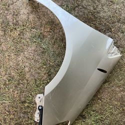 RIGHT SIDE FRONT FENDER FOR TOYOTA SIENNA (contact info removed) - $60