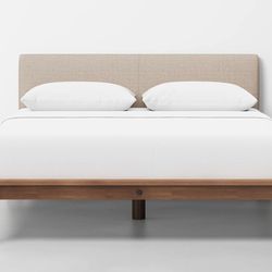The King Luma Bed and Heather Grey Pillowboard