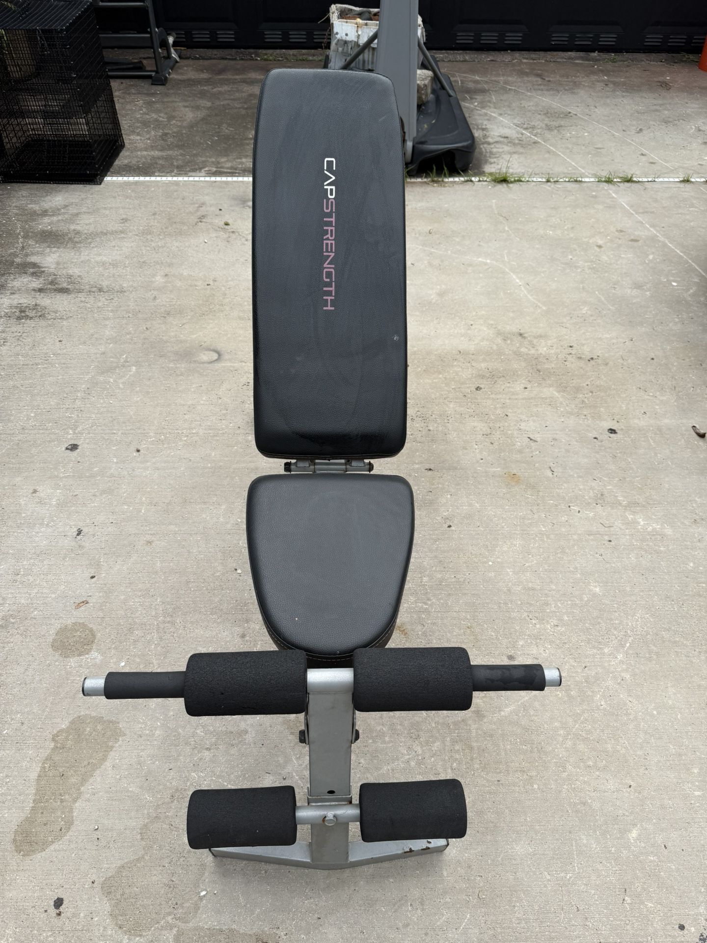 Cap strength weight bench