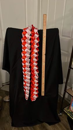 4 ribbon REV Lei