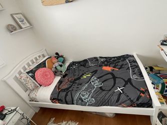 White twin Bedframe And headboard