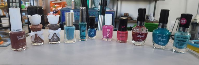 Pittsburg: Set of 11 nail polishes for $5