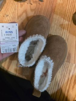Infant Tan Suede Sherpa Booties Size 5