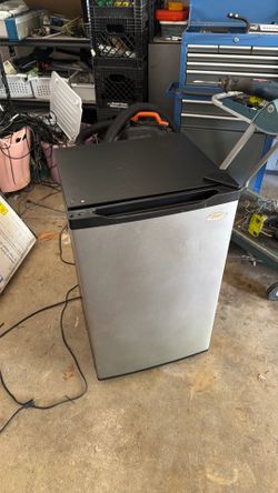 Refrigerator 34 x 20 x 19