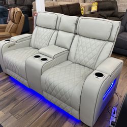 Power Reclining Loveseat!