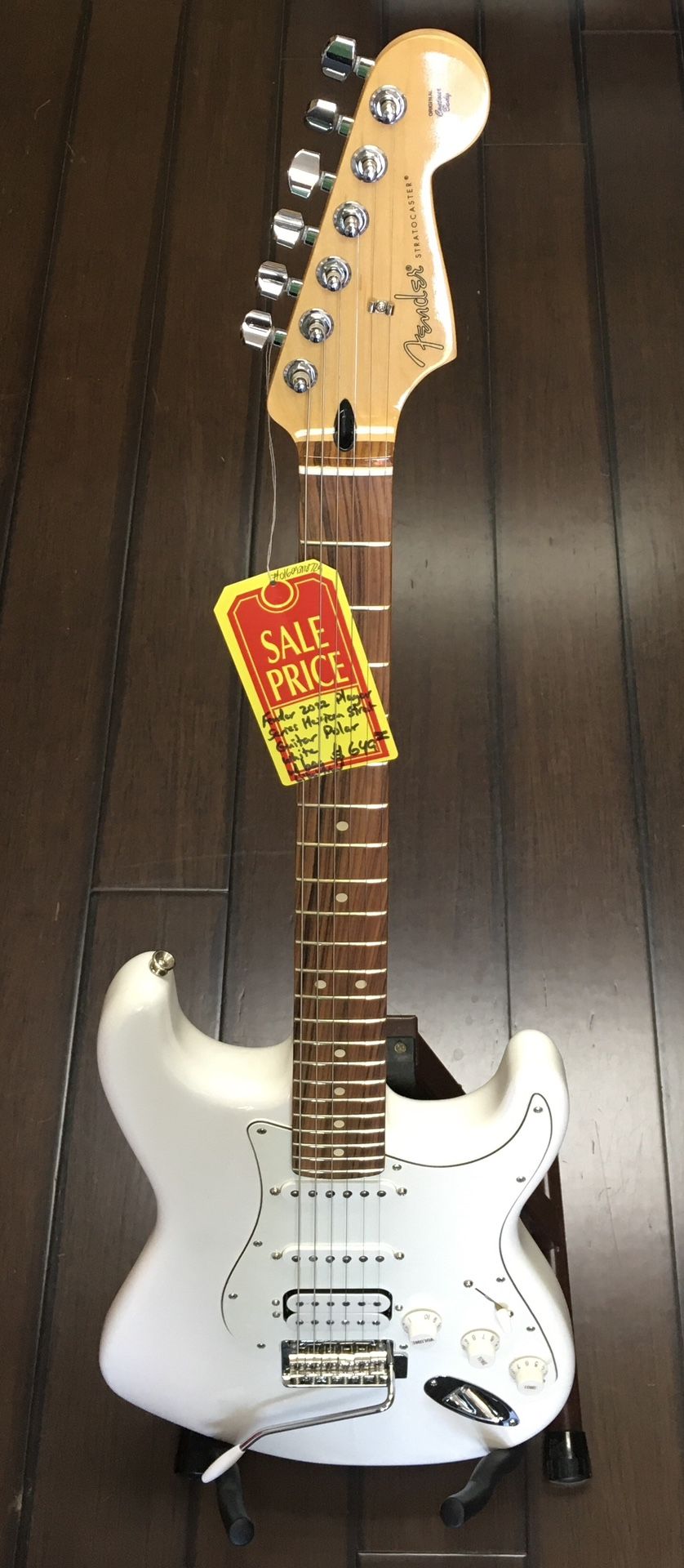 Fender 2022 Player Series Mexican Strat Guitar Polar White W/ Bag Like New