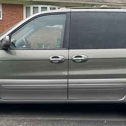 2005 Kia Sedona Minivan