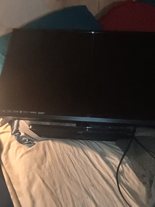 Vizio 32" Flat Screen TV With Remote Control WFI Dynamio SRS Hoolcby Homi HDTV Will Plug It In To Show You It Works 