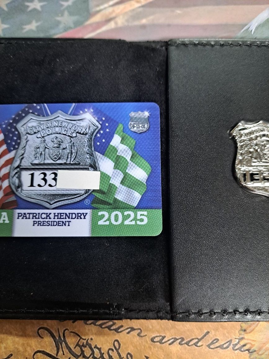 NOVELTY NYPD NYC PBA PATROLMAN BENEVOLENT MINI WALLET FREE 2025 COURTESY