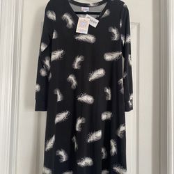 New with tags LuLaRoe dress size extra small. Has Pockets 