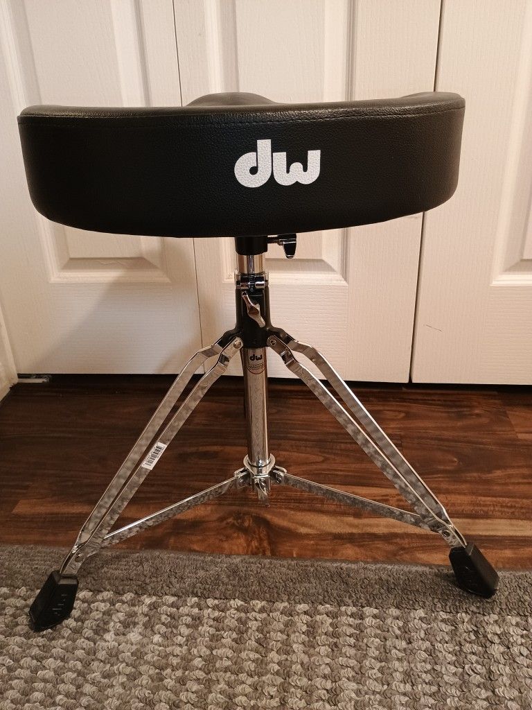 DW Tractor Throne