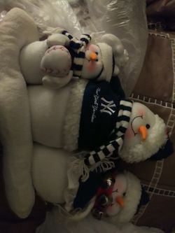 New York Yankees Christmas snow family