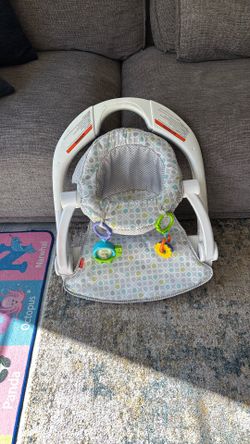 Fisher-Price Portable Baby Chair Sit-Me-Up Floor Seat With Developmental Toys & Machine Washable Seat Pad, Honeydew Drop