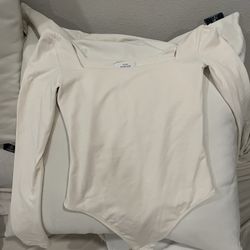 Aritzia babaton Bodysuit