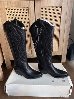 Women boots size 7 new Target brand