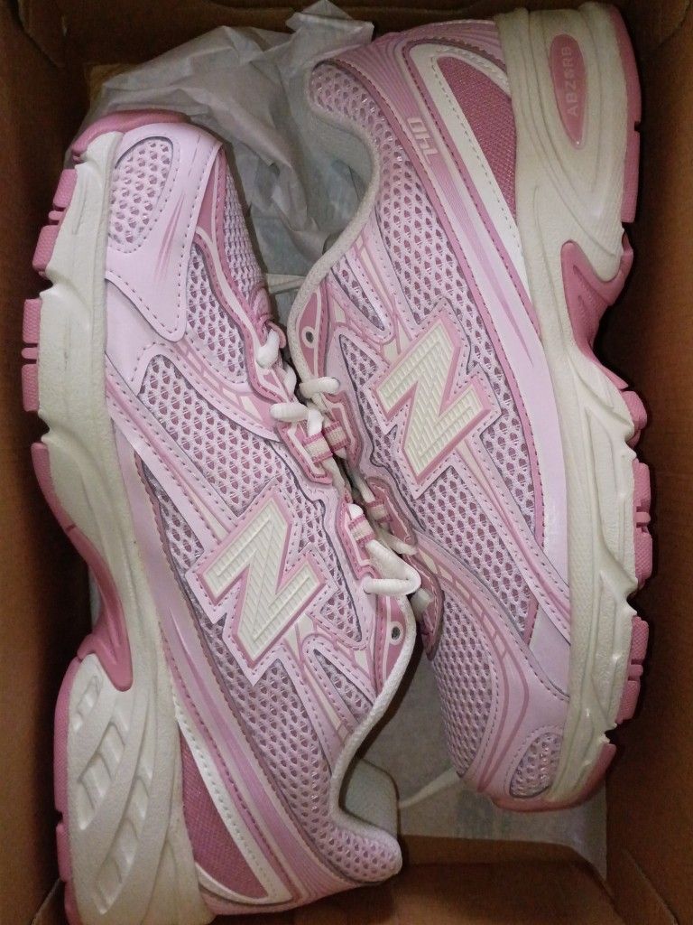 New Balance ( 740)