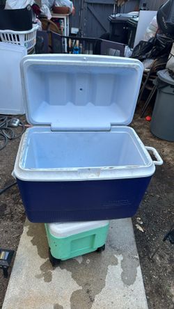 Rubbermaid Ice Cooler
