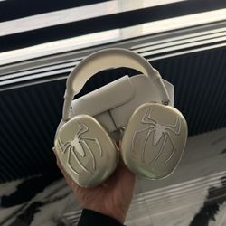 AirPods Max (Lightning) – Like New (with Box)