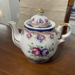 Vintage Lefton Musical Teapot – Hand-Painted Porcelain with Wind-Up Music Box