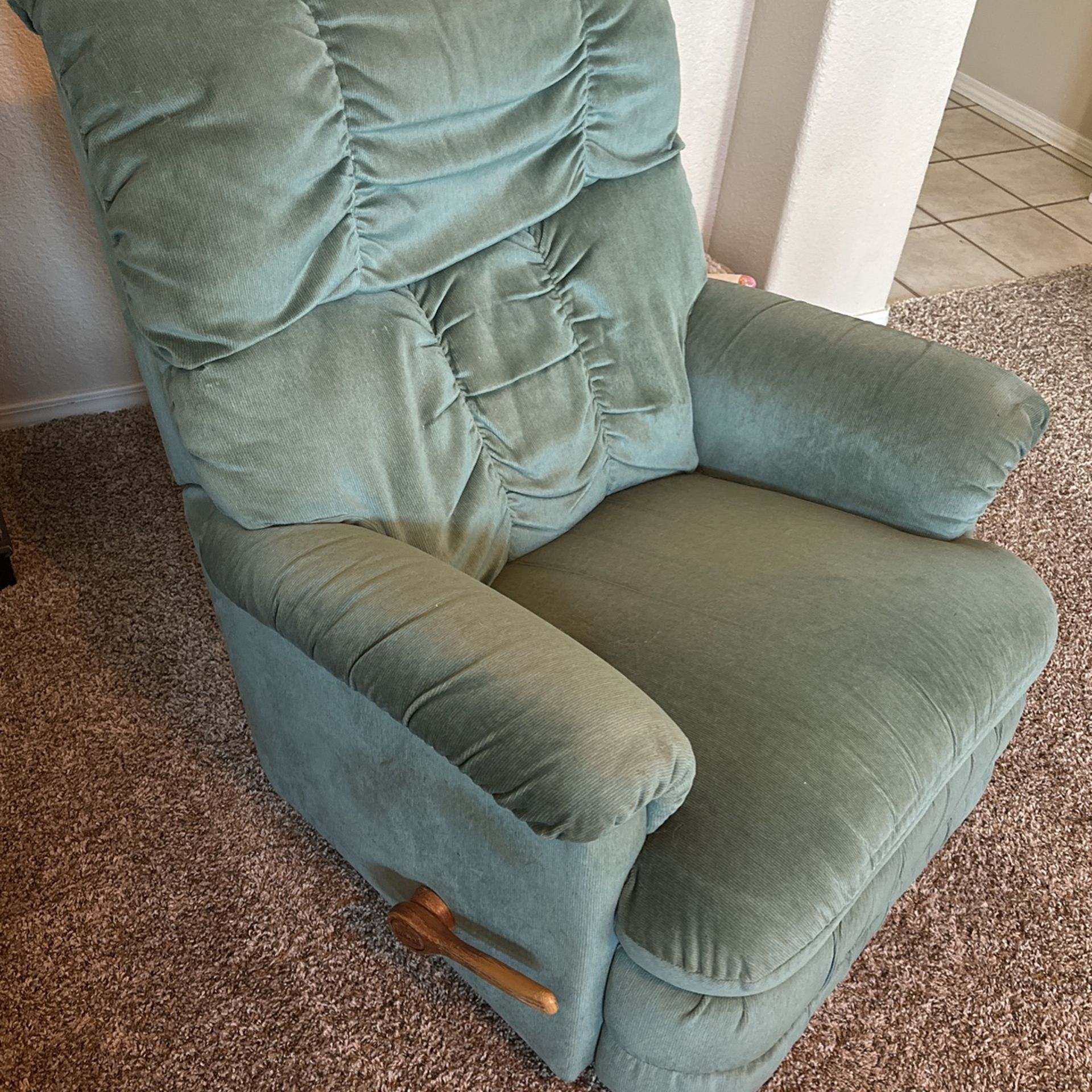 Teal Colored Recliner for Sale in Pumpkin Center, CA OfferUp