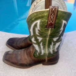 Ariat Cowboy Boots Mens Size 11. 
