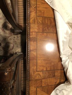 Extendedable Dinning Table 6-8 People   6 Chairs Included