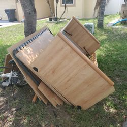 FREE  Bunkbed With 3rd Trundle Bed That Pulls Out
