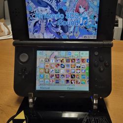 New Nintendo 3DS XL Hyrule Edition CIB Plus (40 Digital Games)