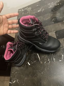 Women’s shoes/ work boots 8w