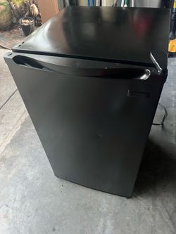 Magic chef mini fridge