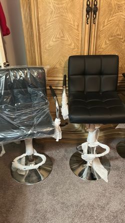 NEW adjustable stools with arms. 2X 129
