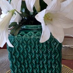 Vase with Vase White Flowers 