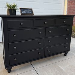 Gorgeous Black 9-Drawer Large Wood Dresser