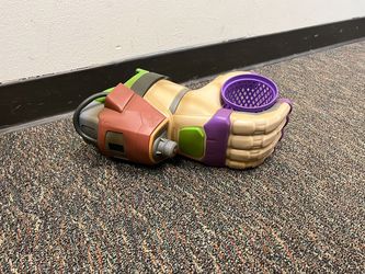 NEW Disney Parks Disneyland Buzz Lightyear Toy Story Gauntlet Cup Drink Holder Pixar Disneyland souvenir Collectable pin 