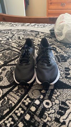 Men tennis shoes new size 8/12
