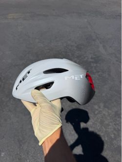 Manta Mips Helmet - UAE Team Emirates Limited Edition