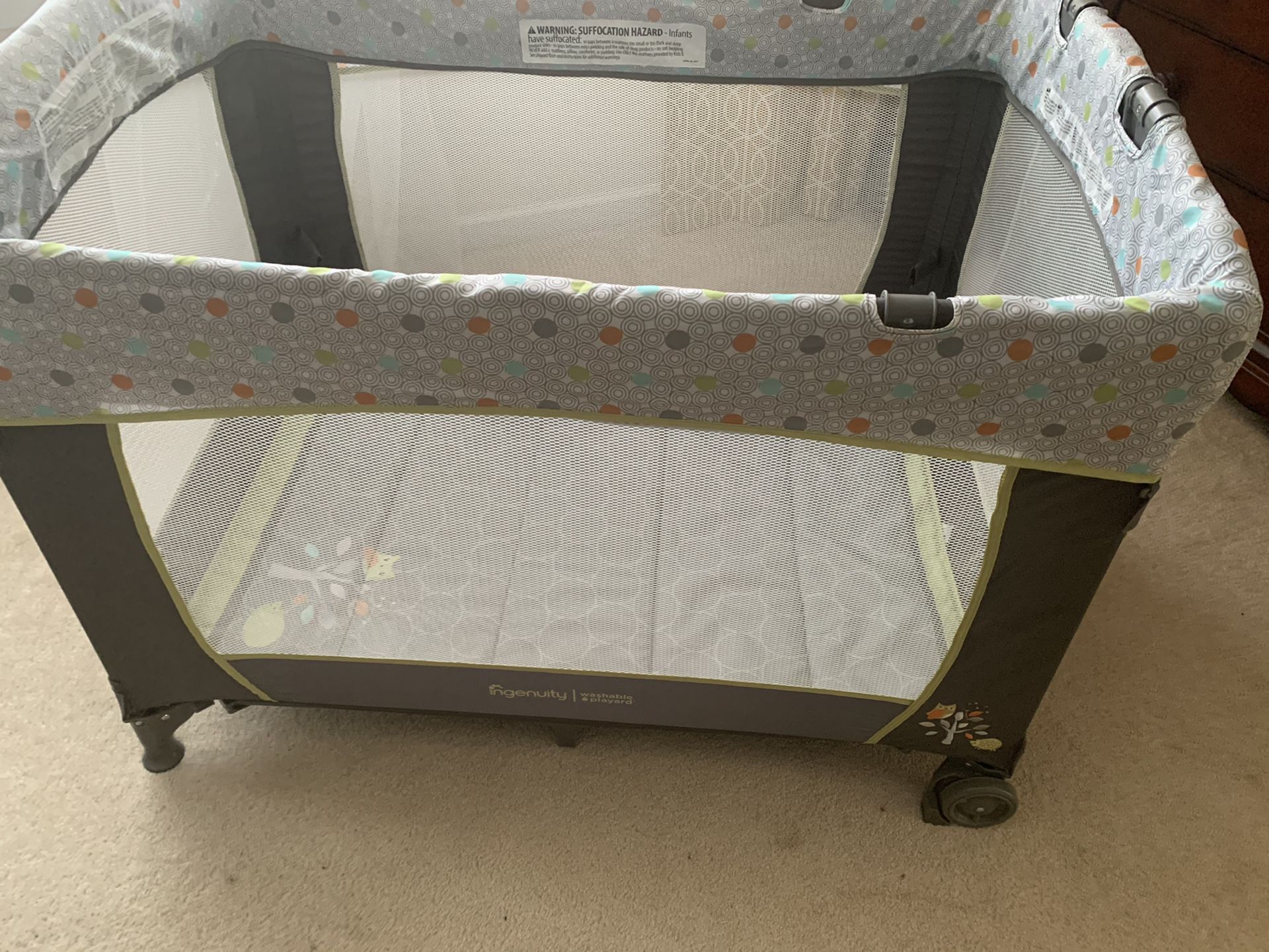 Pack and play with changing table and bassinet By Ingenuity