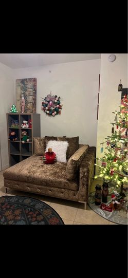 Sofa (great new condition)